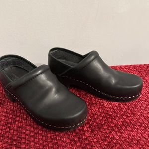 Classic Clogs Black Leather with Black Base as 8.5